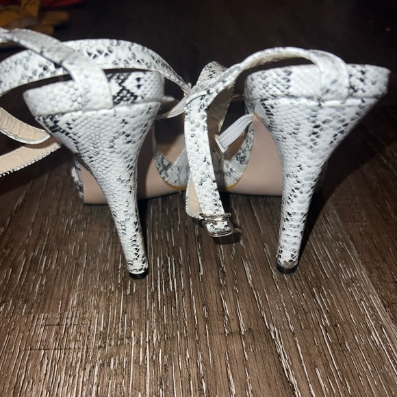 Black white/ snake skin sandal - Picture 5 of 5